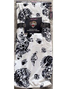 Ed Hardy Tattoo Printed Plush Oversized Throw Blanket Tiger Skull Dice White NEW